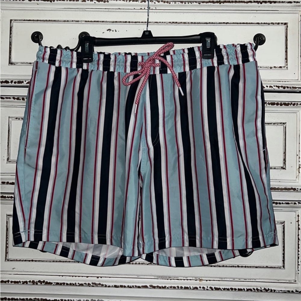 Like new 💙🤍 INC men’s XL swim trunks